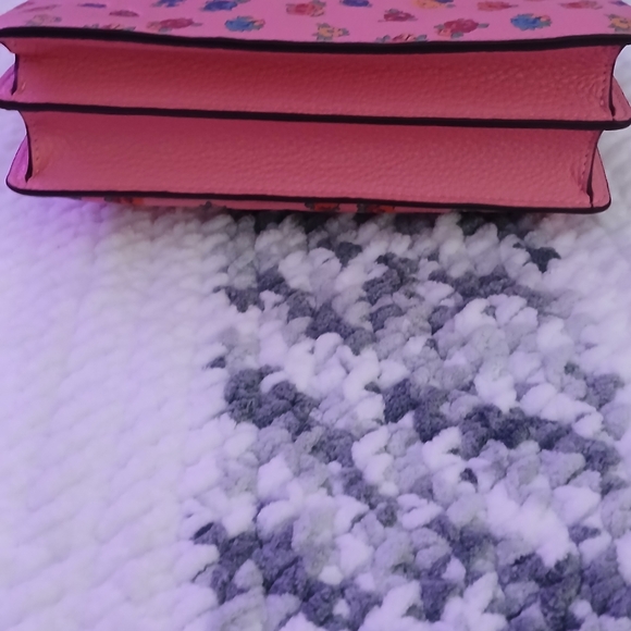 Authentic Coach Klare Crossbody Bag in pebble leather with floral print - Picture 3 of 7